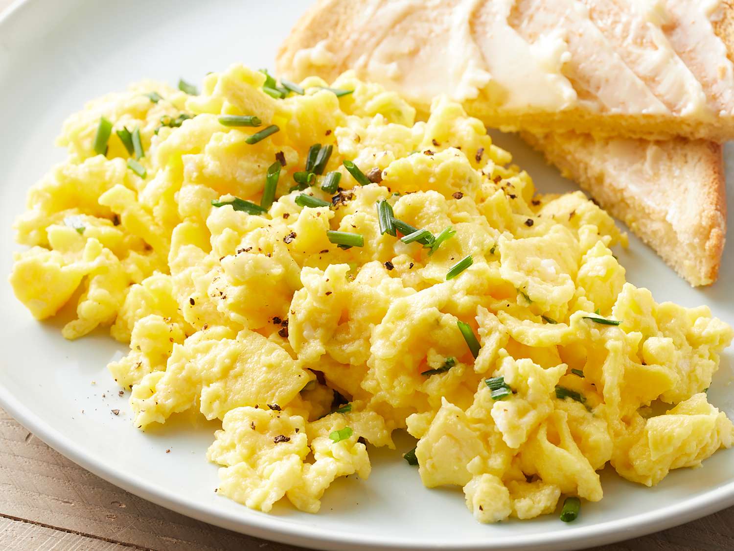 Scrambled eggs with cottage cheese