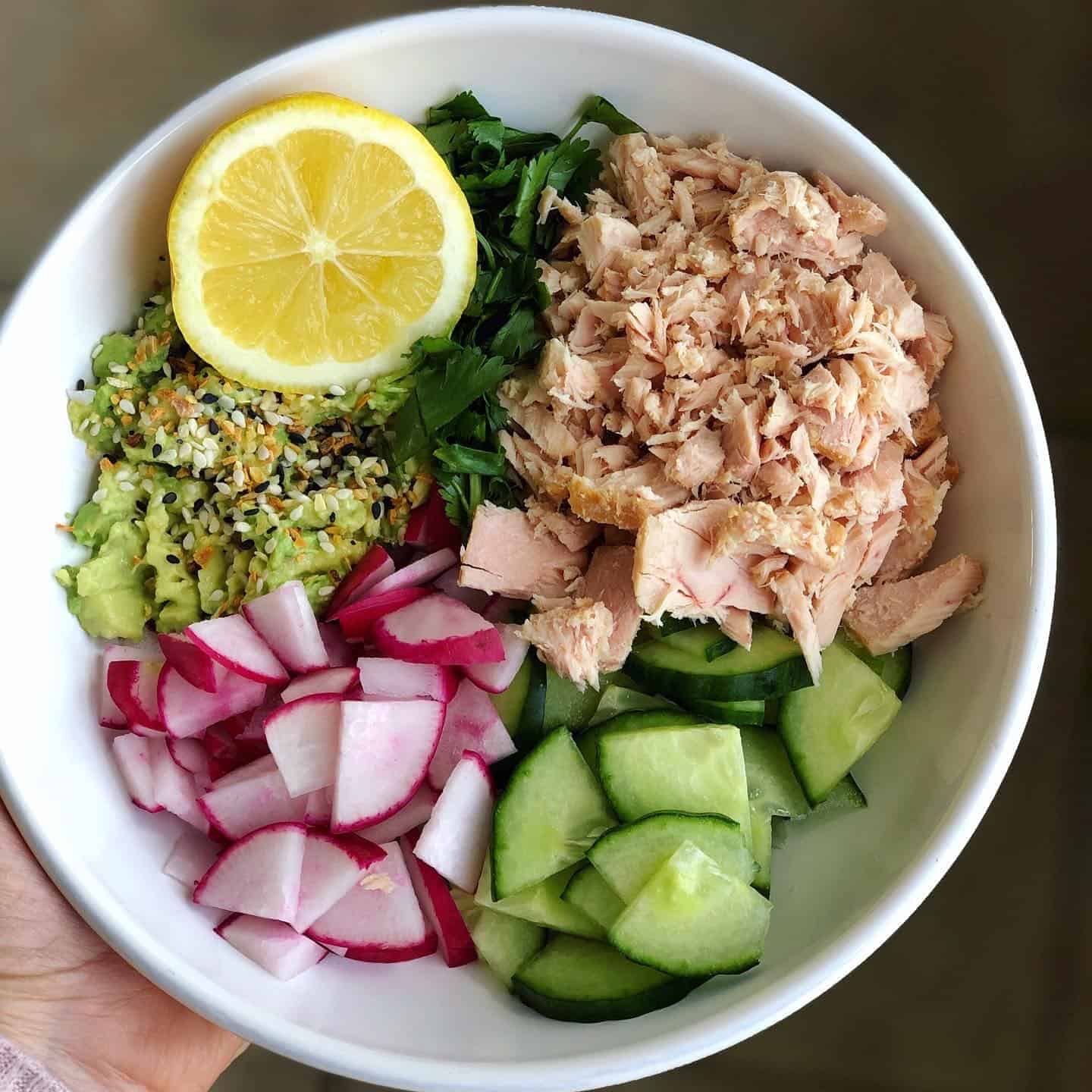 Healthy tuna salad bowl