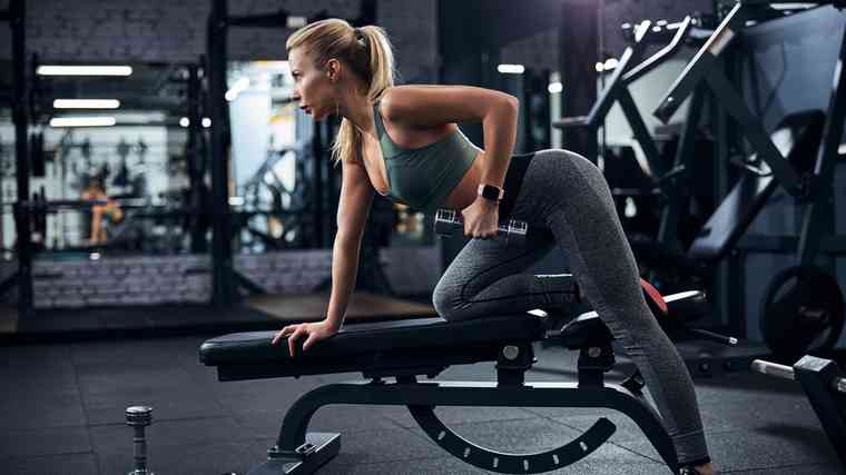 One arm dumbbell row in a home workout